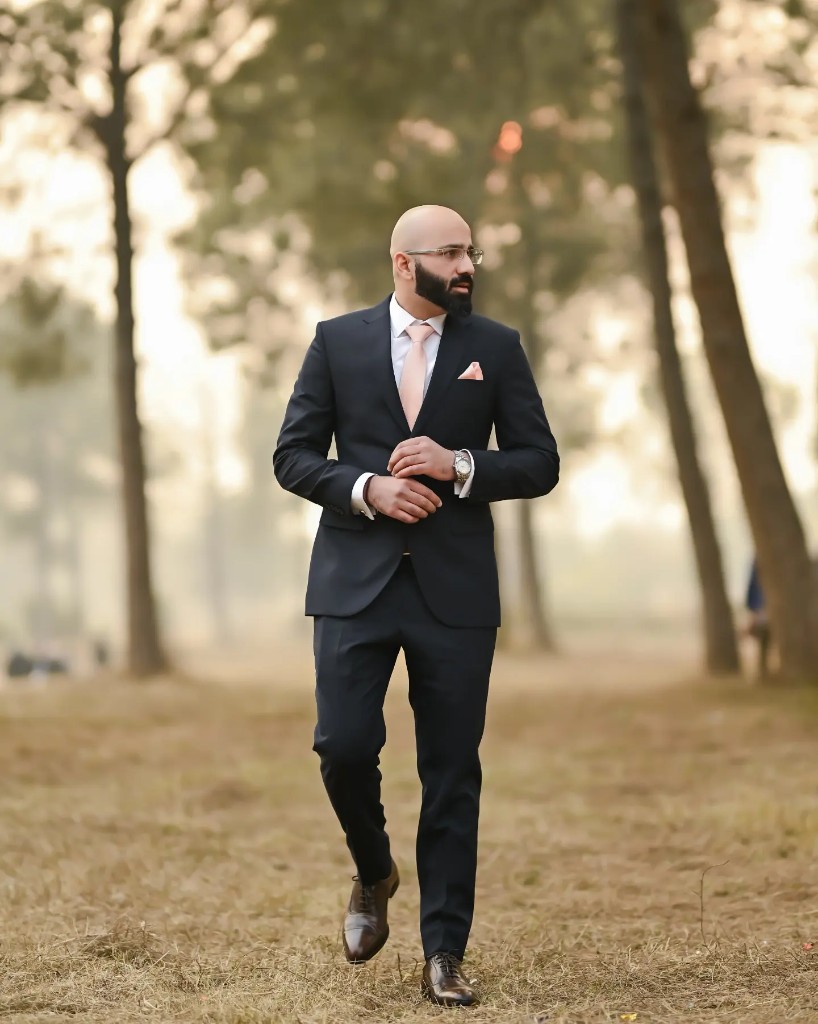 Groom golden hour